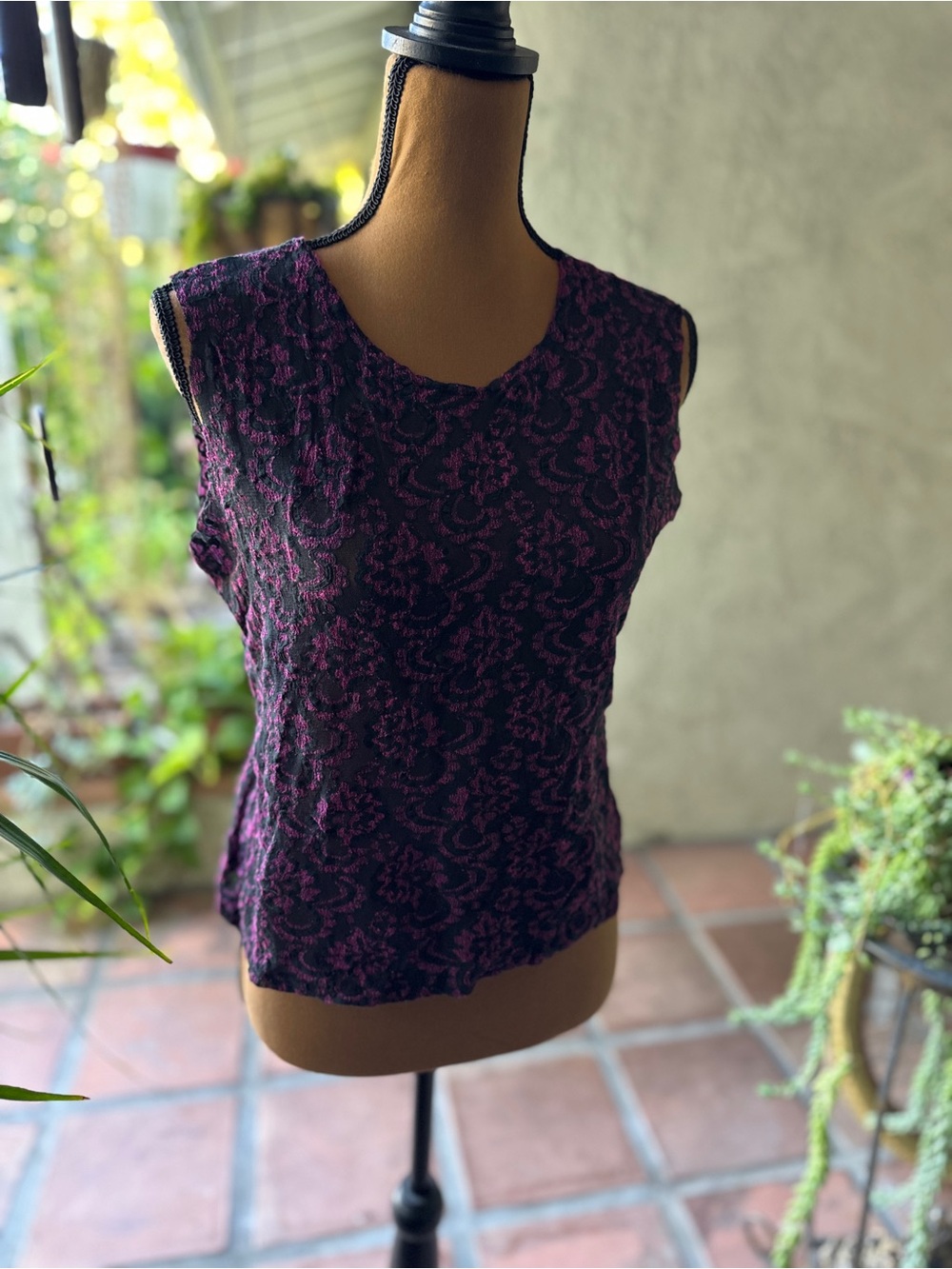 Vtg Sleeveless Black and Plum Lace-Patterned Women's Top